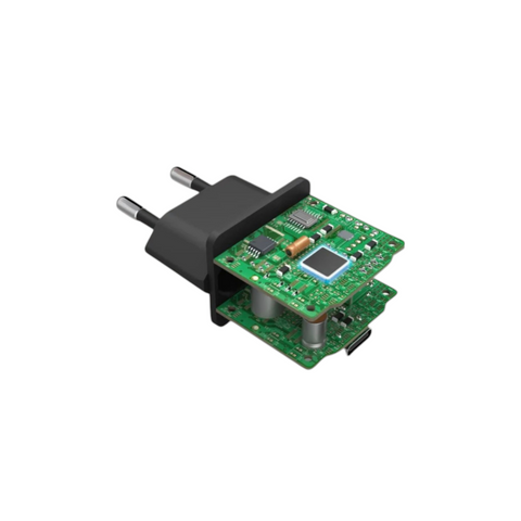 Ein HandyOase Hama 25W Schnellladegerät (Schwarz) mit abgenommenem Gehäuse, das grüne Leiterplatten und Innenteile freilegt, verfügt über einen USB-C-Anschluss für Hochgeschwindigkeitsladetechnologie.